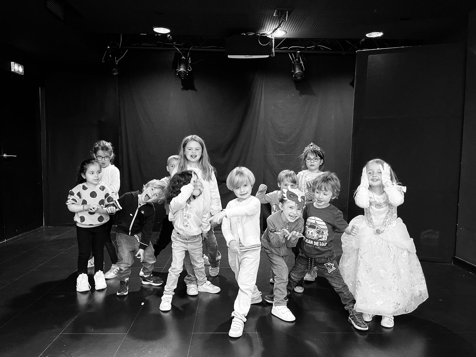 Photos de notre troupe d'enfants lors d'un stage de théâtre pendant les vacances